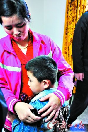 26�q���˳�Ϧ������ͯ��50�f ���H��ף������