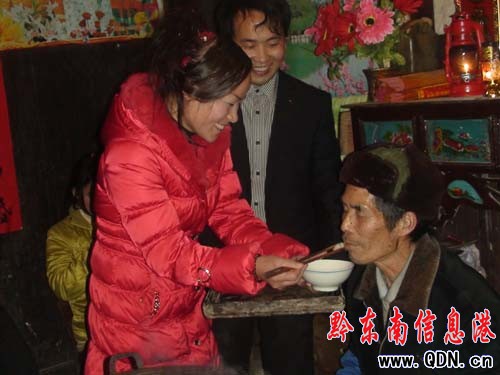 ������(d��)����ɫ�Ķ��l(xi��ng)��Y���D��