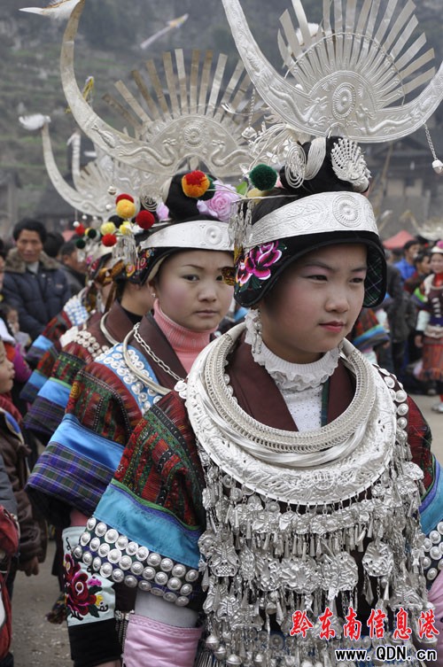 �����J����R�۸����� �����J����ӭ��ǰʢ��