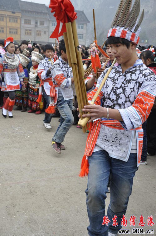 �����J����R�۸����� �����J����ӭ��ǰʢ��