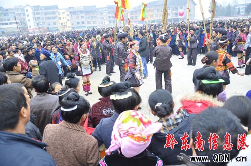 �����J����R�۸����� �����J����ӭ��ǰʢ��