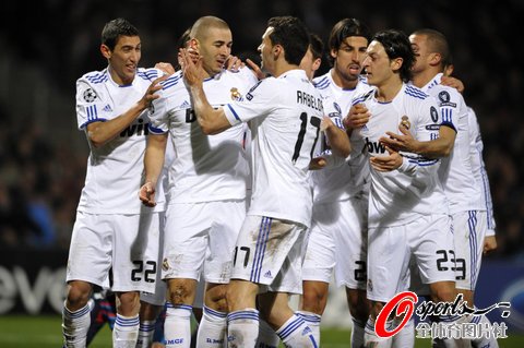 �����R�ɞ��˚vʷ�ϵ�һ��(g��)�ڟ᠖�m���(ch��ng)�M(j��n)��Ļ��R��T