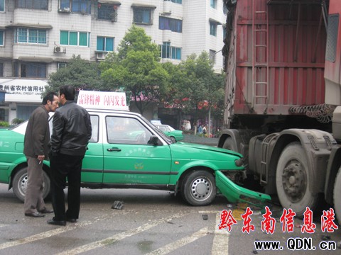 ��ʿ܇ͻȻ��Ť�^��ײ�ϖ|�L(f��ng)��؛܇���D��