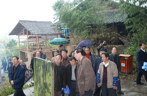 ���w�S���L(zh��ng)�����ӿh�ϼ��(zh��n)�{(di��o)�У��M�D��