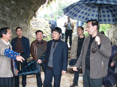 ���w�S���L(zh��ng)�����ӿh�ϼ��(zh��n)�{(di��o)�У��M�D��