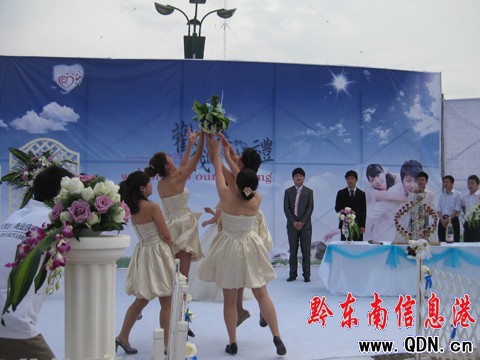 ǭ�|�ϵ�һ�μ���ʽ�����Y�P���e�У��D��