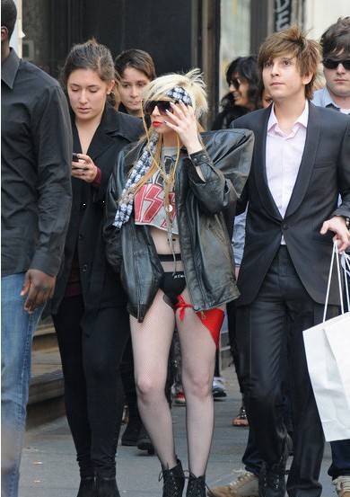 �M�D��Lady GaGa׃���t��(zh��n)ʿ ��(n��i)ѝ�⴩��Ƥ��¶