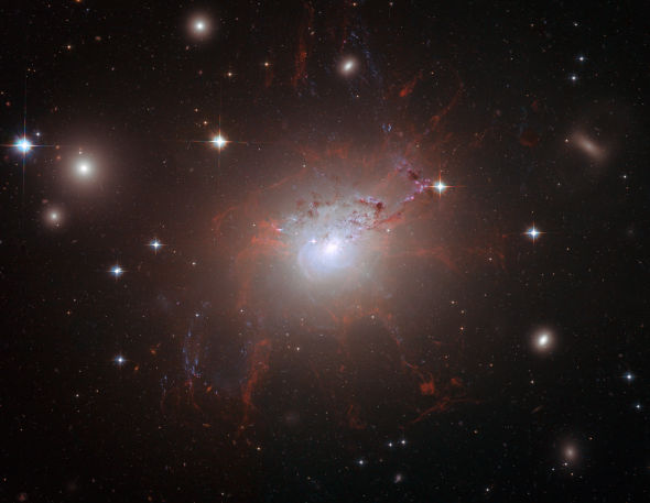 �@�ǹ������g���h�R�Ĕz����ϵNGC 1275���@����ϵλ��Ӣ������ϵ�F���Ĳ�λ���D������������ܿ��Կ����ܶ�z��Y�����@������ň��̶��ĵؚ͜��w���|