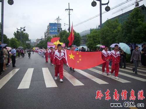 ��ɽ�e�k�cף������һ�����H��ͯ����ӣ��D��