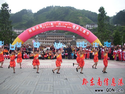 ��ɽ�e�k�cף������һ�����H��ͯ����ӣ��D��