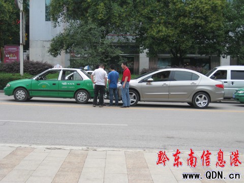 �f������·�ζ�ΰl��܇�v��ײ���D��