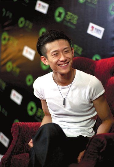 ��һɽ�Q�ݸ����߉����� ��Թ�]��Ů��׷