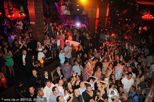 �W�᠖��������ҹ��I(xi��n)�� ��Ů�h(hu��n)�@��ʲ����(�D)