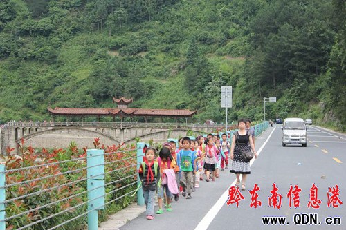 �ɵ�С�W�̎�8����һ���o�͌W����ȫ�ؼ�(�D)