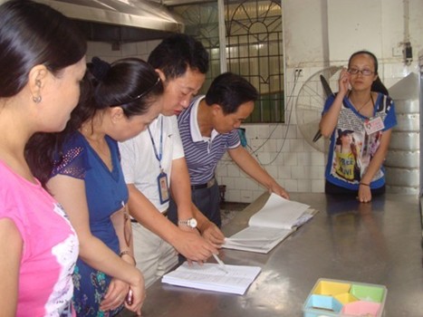 ���˴�؞���䌍(sh��)��ʳƷ��ȫ���� �M(j��n)�Ј�(zh��)���z��