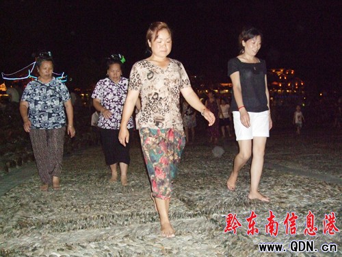 ��ɽ�_չǧ�����˳��_Ѩλ��Ħ��ӣ��D��