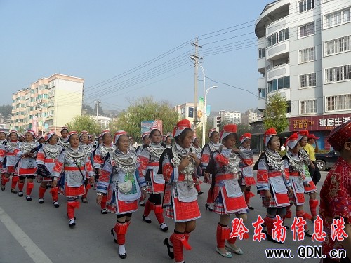 �Sƽ���m�Ļ����ι�ʢ�b��չʾ ǧ�˴�����