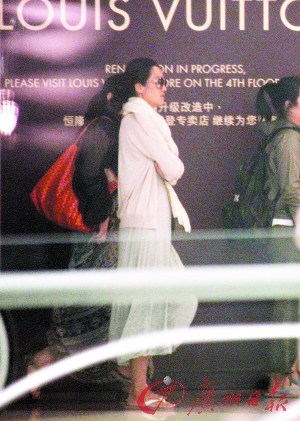 �������S���y���ǹ� �c���˹�ֱ��鵭Ȼ