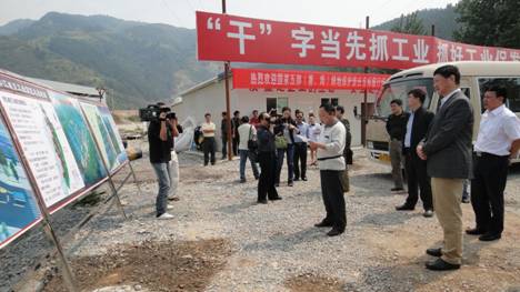 �����岿ί��ʮ�����˽M���Ž��h�{��