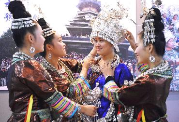 ��ǭ�|��������չ�����Ϻ�չ�����D��