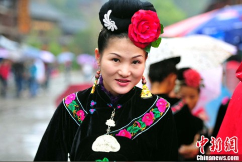 ǭ�|������Ů�^������עĿ���D��