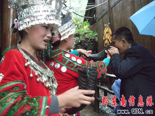 ��ʮһ�����c�����r�Ҙ��οͱ��M���D��