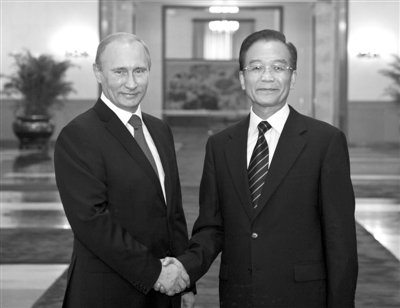 �ж����Q����������700�|��Ԫ���D��