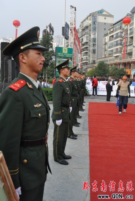 ǭ�|�ϳ�100������ِ���ϵ�܊�Gɫ���D��