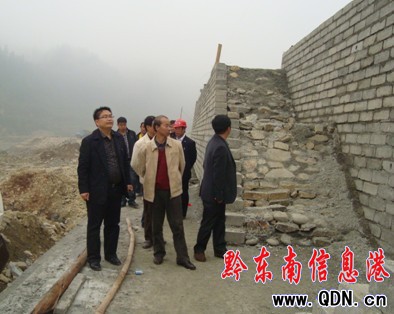 �ݶ���M��꠵���������̹����M�ЬF������