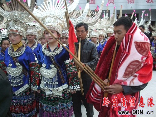 ��ɽ��կ�e����Ů�����J�ϡ�ӑ���������(d��ng)(�D)