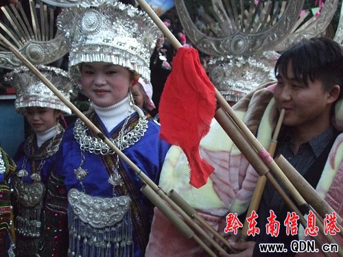 ��ɽ��կ�e����Ů�����J�ϡ�ӑ���������(d��ng)(�D)