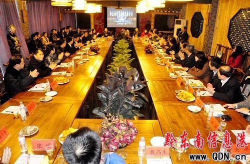 ǭ�|�����Q�״��M�ƽ���������e�У��D��