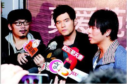 �ܽ܂��F(xi��n)�������׼�KTV��ݔy����ɽ�Ʋ��͂�