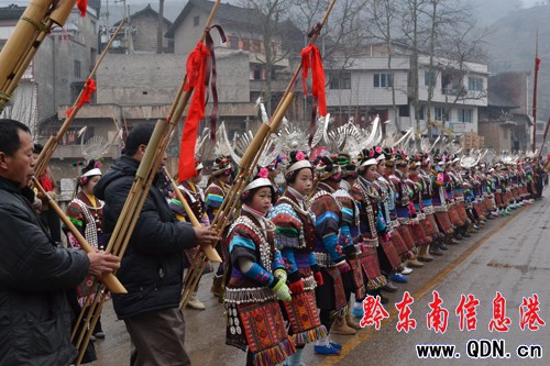 ��Ϫ�������e��ӭ�ӡ�ʥ�ϡ��xʽ���M�D��