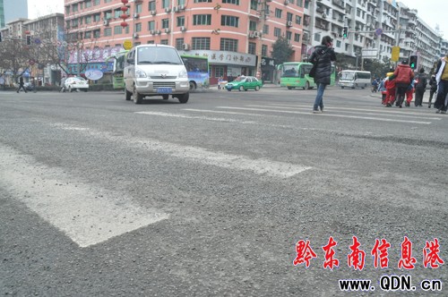 �P�ﲿ�ֵ�·����;��w��ɳʯ���D��