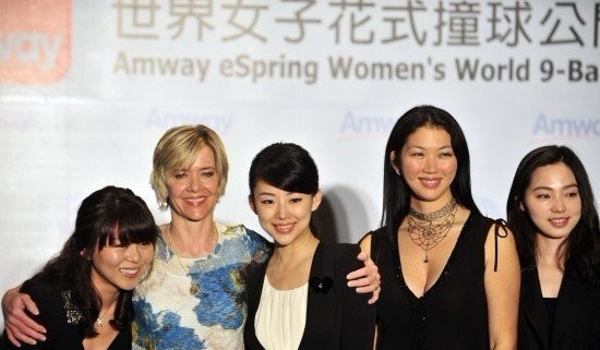 �˕���܇٧�{����l(f��)���� ����Ůͬ�_���G(�D)