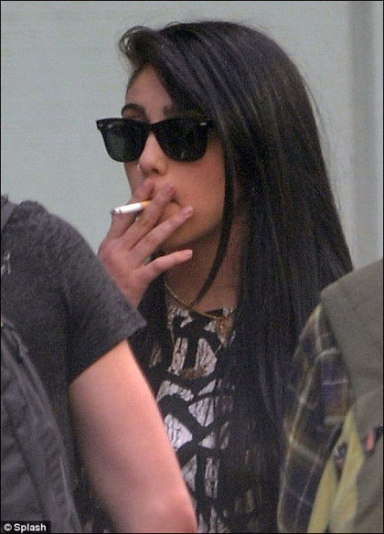 ������15�qŮ�����������ա�