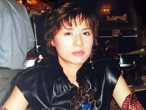 ���˷��J(r��n)��·Ů�ϰ���丸���y�н�1000�f