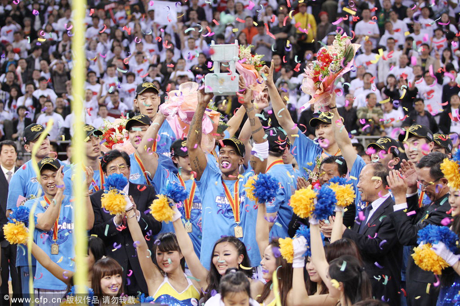 �P�˾W�w��Ӎ �����r�g3��30������2011-2012ِ��CBA���Qِ������ڱ����f���_�������ݣ��õ�ِ�c�ı������������124-121���ُV�|�����ȷ�4-1�Z�ñ�ِ���Ŀ���܊���@�Ǳ������CBA�Ěvʷ���״ΊZ�ڣ�Ҳ�ɞ�CBA�vʷ�ϵ���֧�õ�����܊����ꠡ��D���R�������𪄱���