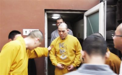 ǰ�����磬��λ��������������M��Դ�����գ�����ɮ�˺͌W���Ď�����Ո�����˕r�������ь������Q�ɱ��b����Դ��ɮ�� ���� �z