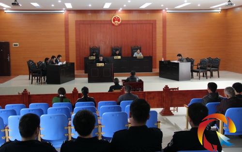 ��һ��ͥ���F��