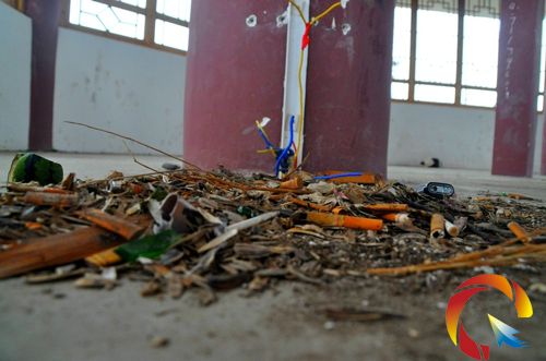 �M������