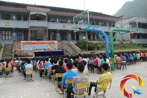 ���l悡��WУ�e�k��ͬ��ʽ�İ�ȫ���a�»��