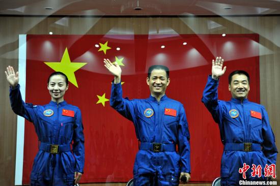 6��10�����磬��(zh��)����mһ̖�c����ʮ̖�d���w���΄�(w��)�ġ���ʮ���w�г˽M3������T���٣��У������Թ⣨�ң�������ƽ���ھ�Ȫ�l(w��i)�ǰl(f��)�����ĺ���T��Ԣ�����w��(n��i)�c����ý�wҊ�棬���ش�ӛ���ᆖ���O�Է� �z  