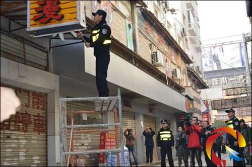 ����V����