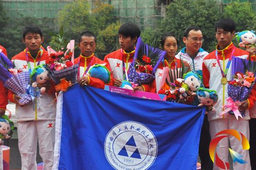 �F��е�һ����