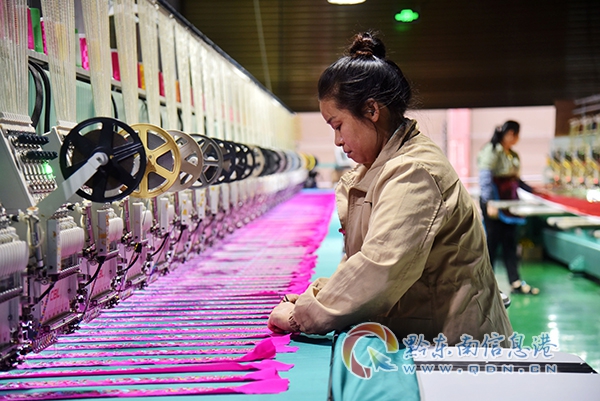 2024��5��8�գ��F��ʡ�Ľ��h������^(q��)�׵ط�ؚ���w�����c(di��n)��Ӣ���C�ӹ��S��ؚ܇�g����wȺ���ڲü��C����